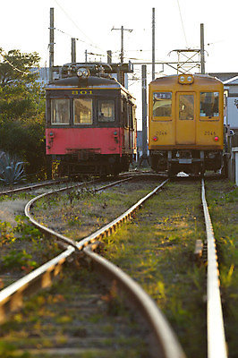 포토 JPG 주간 시설물 육상교통 교통수단 교통 교통시설 사람없음 야외 기찻길 원근감 기차 전봇대 철도의날 국내포토 자연요소 건축물 공공시설 뷰포인트 대중교통 시설 파일형식 법정기념일