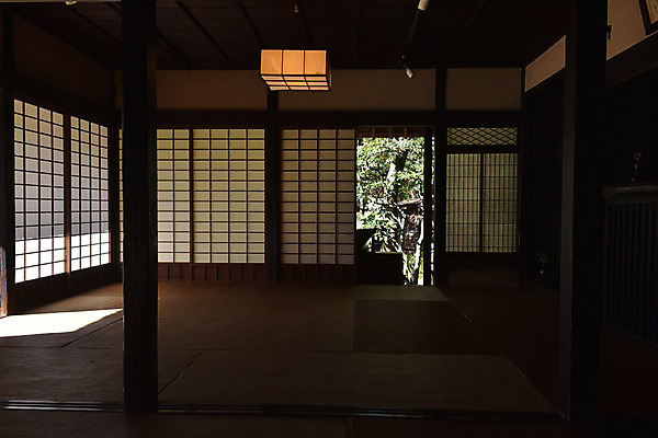 포토 JPG 주간 나무 식물 해외풍경 건축물 아시아 전통문화 고건축 일본문화 조명 실내 풍경 사람없음 문 일본 동양건축 방 기둥 오픈 일본전통 일본건축 다다미 국내포토 자연요소 동양문화 전통 해외 건축 나라 문화 외국문화 내부 파일형식 동양
