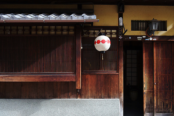 포토 JPG 주간 해외풍경 건축물 건축 아시아 전통문화 고건축 일본문화 주택 풍경 사람없음 야외 문 일본 동양건축 일본전통 목조 일본건축 전통등 국내포토 자연요소 동양문화 전통 해외 나라 문화 외국문화 조명 건물 파일형식 동양