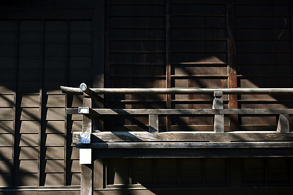 포토 JPG 주간 전통 해외풍경 건축물 건축 아시아 종교 일본문화 난간 종교시설 그림자 풍경 사람없음 야외 일본 동양건축 사찰 일본전통 목조 일본건축 국내포토 자연요소 동양문화 해외 나라 외국문화 종교건축 시설 파일형식 동양