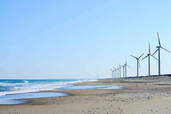 포토 JPG 주간 파도 바다 하늘 풍경 해변 사람없음 야외 풍차 발전기 발전소 에너지 그린에너지 풍력에너지 국내포토 자연요소 파일형식