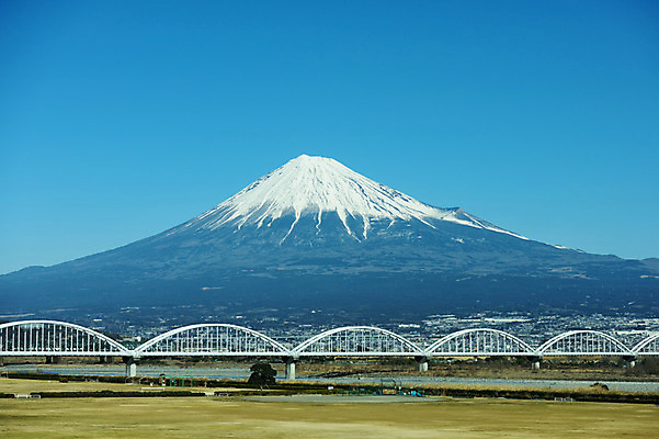 포토 JPG 주간 구름 해외풍경 아시아 자연 하늘 산 주택 풍경 사람없음 야외 건물 일본 눈 화산 후지산 가교 국내포토 자연요소 해외 건축물 나라 날씨 세계문화유산 생태계 파일형식