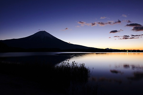 포토 JPG 구름 해외풍경 실루엣 아시아 호수 자연현상 자연 하늘 산 풍경 사람없음 야외 일출 노을 일본 어둠 후지산 국내포토 자연요소 해외 나라 촬영기법 세계문화유산 생태계 파일형식