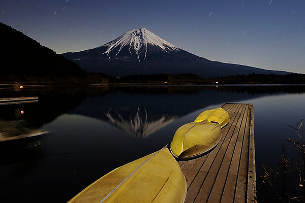 포토 JPG 해외풍경 아시아 호수 자연 산 물그림자 풍경 사람없음 야외 항구 일본 눈 보트 나루터 후지산 선박 국내포토 자연요소 해외 나라 수상교통 배_교통 교통시설 날씨 그림자 세계문화유산 생태계 파일형식