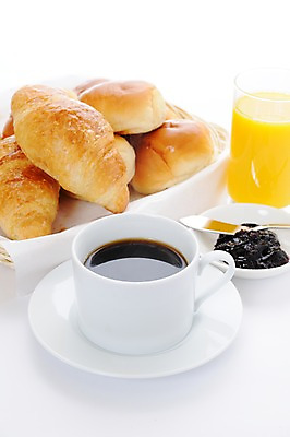 포토 JPG 접시 커피 음료 음식 빵 사람없음 컵 아침식사 오렌지주스 커피잔 잼 크루아상 잼나이프 국내포토 식기 잔 식사 소스_음식 나이프 과일주스 파일형식