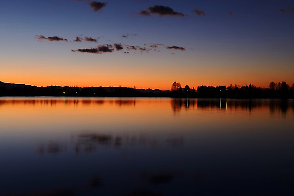 포토 JPG 구름 실루엣 호수 자연현상 자연 하늘 물그림자 풍경 사람없음 야외 강 일출 노을 국내포토 자연요소 촬영기법 그림자 생태계 파일형식
