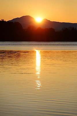 포토 JPG 실루엣 호수 자연현상 자연 산 풍경 사람없음 야외 강 햇빛 태양 일출 노을 국내포토 자연요소 촬영기법 생태계 파일형식