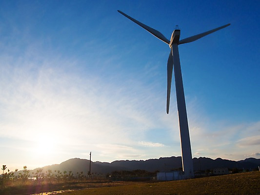 포토 JPG 주간 구름 자연 하늘 산 풍경 사람없음 야외 햇빛 일몰 풍차 에너지 그린에너지 풍력에너지 국내포토 자연요소 태양 노을 생태계 파일형식