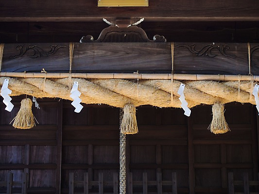 포토 JPG 주간 전통 해외풍경 건축물 건축 아시아 종교 종이 밧줄 일본문화 풍경 사람없음 야외 건물 일본 동양건축 사찰 일본전통 목조 일본건축 신사_일본건축 국내포토 자연요소 동양문화 해외 나라 줄 외국문화 종교건축 파일형식 동양
