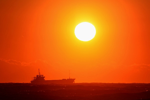 포토 JPG 파도 바다 자연현상 자연 풍경 사람없음 야외 태양 일몰 선박 국내포토 자연요소 수상교통 노을 생태계 파일형식