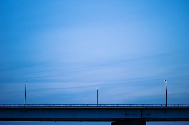 포토 JPG 주간 구름 시설물 건축물 가로등 하늘 풍경 사람없음 야외 가교 국내포토 자연요소 공공시설 건축 파일형식
