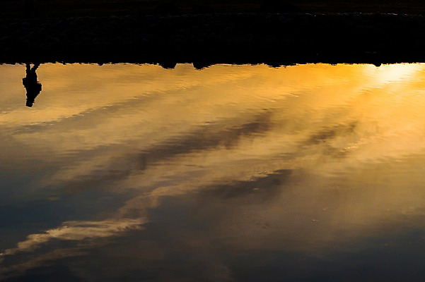 포토 JPG 주간 구름 실루엣 자연현상 자연 하늘 한명 사람 풍경 야외 물 강 노을 일몰 국내포토 자연요소 1 촬영기법 생태계 파일형식