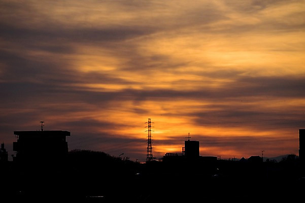 포토 JPG 구름 실루엣 자연현상 자연 하늘 풍경 빌딩 사람없음 야외 노을 일몰 도시 전봇대 국내포토 자연요소 공공시설 촬영기법 건물 생태계 파일형식