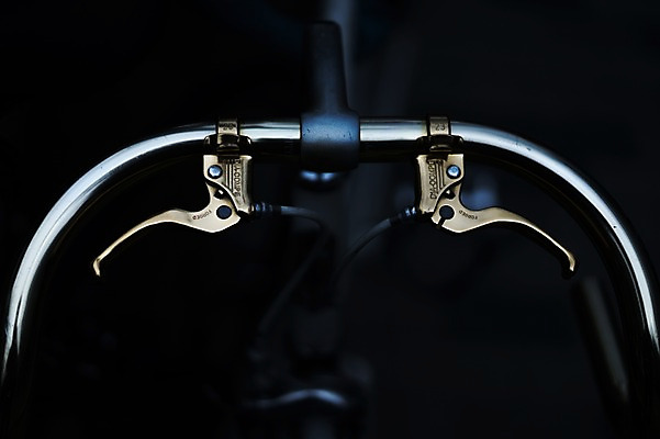 포토 JPG 해외풍경 아시아 교통수단 교통 거리 거리풍경 풍경 근접촬영 사람없음 야외 아웃포커스 도시풍경 일본 자전거 도시 핸들 브레이크 국내포토 해외 나라 뷰포인트 촬영기법 바이크 파일형식