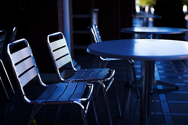 포토 JPG 주간 해외풍경 아시아 의자 탁자 거리 거리풍경 풍경 사람없음 야외 아웃포커스 도시풍경 식당 일본 카페 도시 노천카페 국내포토 자연요소 해외 나라 가구 촬영기법 상점 파일형식