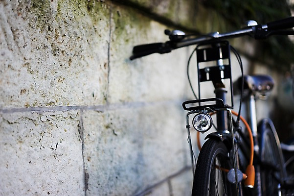 포토 JPG 주간 해외풍경 아시아 육상교통 교통수단 교통 거리 거리풍경 풍경 사람없음 야외 아웃포커스 담장 도시풍경 일본 자전거 도시 주차 국내포토 자연요소 해외 나라 촬영기법 바이크 파일형식