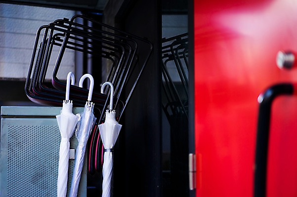 포토 JPG 주간 해외풍경 잡화 아시아 우산 거리 거리풍경 풍경 사람없음 야외 도시풍경 문 일본 도시 걸림 국내포토 자연요소 해외 나라 모션 파일형식