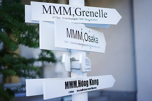 포토 JPG 주간 해외풍경 시설물 영어 화살표 아시아 거리 거리풍경 풍경 사람없음 야외 아웃포커스 도시풍경 일본 도시 표지판 길안내 국내포토 자연요소 문자 해외 건축물 나라 안내 알림판 촬영기법 파일형식