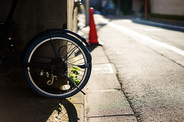 포토 JPG 주간 해외풍경 아시아 도로 육상교통 교통수단 교통 거리 거리풍경 풍경 사람없음 야외 아웃포커스 도시풍경 일본 자전거 도시 바퀴 주차 칼라콘 국내포토 자연요소 해외 나라 길 교통시설 촬영기법 바이크 안전장비 파일형식