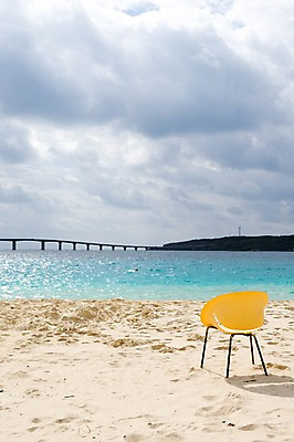 포토 JPG 주간 구름 모래 바다 의자 자연 하늘 풍경 해변 사람없음 야외 모래사장 가교 국내포토 자연요소 건축물 가구 생태계 파일형식