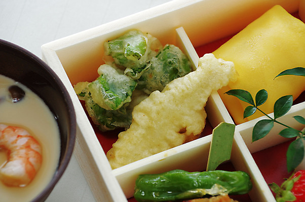 포토 JPG 그릇 음식 채소 일본문화 고추 새우 근접촬영 사람없음 튀김 수프 도시락 일본음식 국내포토 동양문화 식기 뷰포인트 외국문화 갑각류 파일형식