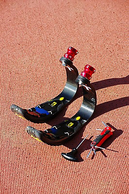 포토 JPG 주간 그림자 사람없음 야외 공구 드라이버 장애인 육상스포츠 오브젝트 트랙 보조기구 의족 장애인올림픽 국내포토 자연요소 스포츠 올림픽 기구 도구 장애 파일형식