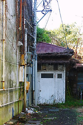 포토 JPG 주간 해외풍경 건축물 아시아 주택 풍경 사람없음 야외 문 일본 빈티지 파이프 국내포토 자연요소 해외 건축 나라 컨셉 건물 파일형식