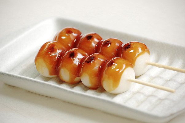 포토 JPG 접시 음식 디저트 근접촬영 사람없음 아웃포커스 꼬치 시럽 경단 꼬치요리 일본음식 국내포토 식기 뷰포인트 촬영기법 요리 파일형식