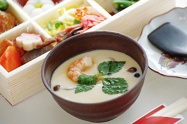 포토 JPG 그릇 접시 음식 젓가락 새우 근접촬영 사람없음 아웃포커스 수프 도시락 일본음식 국내포토 식기 뷰포인트 촬영기법 수저 갑각류 파일형식