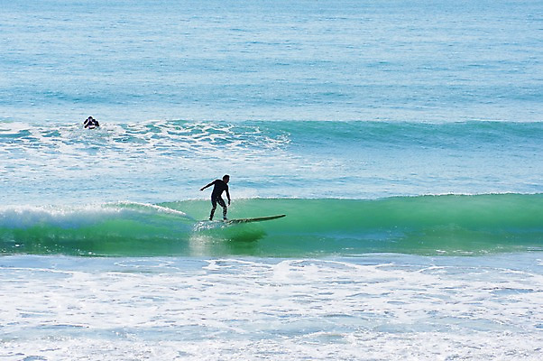 포토 JPG 주간 파도 바다 레저 사람 풍경 해변 야외 두명 서핑보드 서핑 서퍼 국내포토 자연요소 운동선수 수상스포츠 보드_스포츠 파일형식