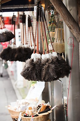 포토 JPG 주간 전통 해외풍경 아시아 일본문화 거리 거리풍경 풍경 사람없음 야외 아웃포커스 일본 먼지떨이 오브젝트 일본전통 국내포토 자연요소 동양문화 해외 나라 외국문화 촬영기법 청소도구 파일형식