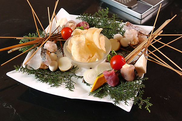 포토 JPG 접시 음식 채소 식재료 방울토마토 호박 양파 나뭇잎 감자 육류 어류 사람없음 장식 꼬치 감자칩 꼬치요리 일본음식 국내포토 식기 잎 토마토 요리 과자 수중동물 칩_음식 파일형식