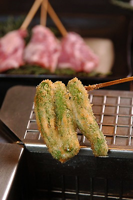 포토 JPG 음식 채소 고추 육류 근접촬영 사람없음 아웃포커스 튀김 꼬치 고추튀김 꼬치요리 일본음식 국내포토 뷰포인트 식재료 촬영기법 요리 파일형식