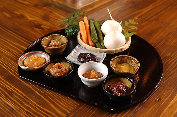 포토 JPG 그릇 접시 음식 채소 식재료 오이 쟁반 사람없음 당근 양념 된장 고추장 장 무 쌈장 일본음식 국내포토 식기 뿌리채소 파일형식