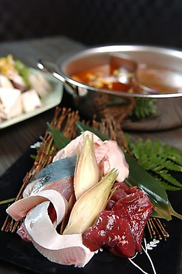 포토 JPG 접시 음식 채소 식재료 육류 어류 근접촬영 사람없음 아웃포커스 장식 중식 냄비 샤브샤브 훠궈 국내포토 식기 뷰포인트 촬영기법 수중동물 솥 파일형식