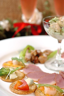 포토 JPG 접시 음식 토마토 채소 와인잔 치즈 육류 근접촬영 사람없음 아웃포커스 컵 쿠키 과자 애피타이저 브로콜리 카나페 일본음식 국내포토 식기 뷰포인트 술잔 식재료 디저트 유제품 서양음식 촬영기법 파일형식