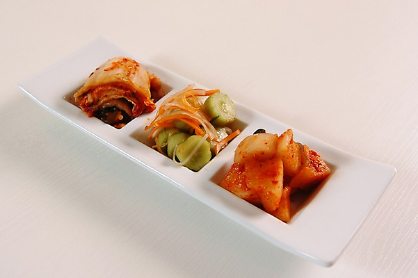 포토 JPG 접시 한식 음식 채소 반찬 김치 오이 사람없음 무 깍두기 배추김치 오이김치 국내포토 식기 뿌리채소 파일형식