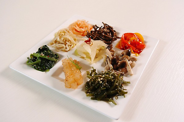 포토 JPG 접시 한식 음식 채소 반찬 피망 사람없음 버섯 나물 단무지 콩나물 무침 시금치 미역 고사리 무생채 국내포토 식기 해조류 파일형식