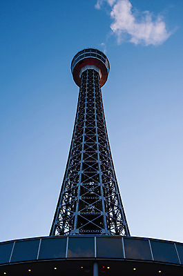 포토 JPG 주간 구름 해외풍경 건축물 현대건축 아시아 로우앵글 하늘 풍경 사람없음 야외 탑 일본 철탑 요코하마 국내포토 자연요소 해외 건축 나라 뷰포인트 파일형식