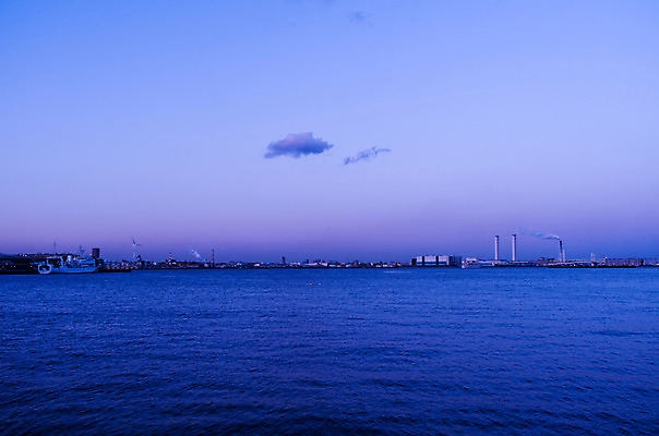 포토 JPG 주간 구름 해외풍경 아시아 바다 자연 하늘 풍경 사람없음 야외 노을 항구 일본 일몰 해안도시 요코하마 선박 국내포토 자연요소 해외 나라 수상교통 교통시설 도시 생태계 파일형식