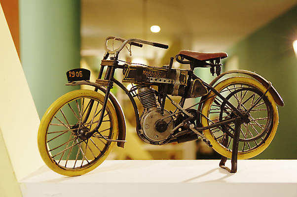 포토 JPG 교통수단 교통 근접촬영 사람없음 아웃포커스 장식 장난감 모형 자전거 오브젝트 국내포토 뷰포인트 촬영기법 바이크 파일형식