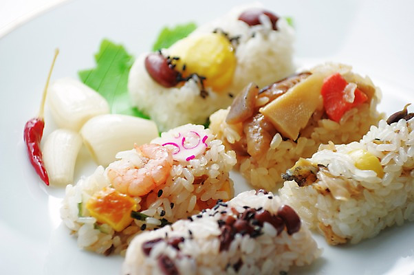 포토 JPG 접시 음식 채소 일본문화 고추 밥 새우 근접촬영 사람없음 아웃포커스 락교 일본음식 국내포토 동양문화 식기 뷰포인트 외국문화 촬영기법 갑각류 염교 파일형식