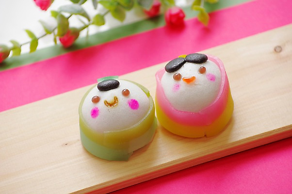 포토 JPG 식물 접시 꽃 음식 디저트 떡 근접촬영 사람없음 아웃포커스 장식 얼굴모양 모찌 일본음식 국내포토 모양 식기 얼굴 뷰포인트 촬영기법 파일형식