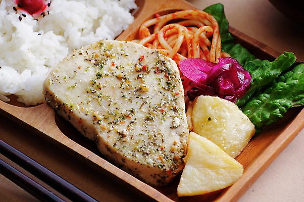 포토 JPG 접시 음식 채소 일본문화 젓가락 밥 감자 어류 근접촬영 사람없음 면류 면 상추 생선요리 생선구이 일본음식 국내포토 동양문화 식기 뷰포인트 외국문화 수저 수중동물 구이 파일형식