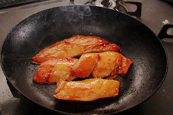 포토 JPG 음식 어류 근접촬영 사람없음 양념 프라이팬 가스레인지 구이 생선요리 생선구이 일본음식 국내포토 뷰포인트 주방용품 수중동물 가전제품 레인지 파일형식