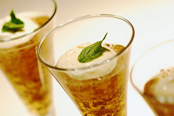 포토 JPG 음식 나뭇잎 디저트 근접촬영 사람없음 아웃포커스 장식 컵 일본음식 국내포토 식기 뷰포인트 잎 촬영기법 파일형식