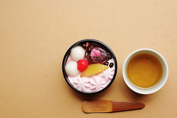 포토 JPG 그릇 음료 음식 과일 아이스크림 디저트 사람없음 하이앵글 초콜릿 숟가락 체리 차 파르페 국내포토 식기 뷰포인트 수저 파일형식