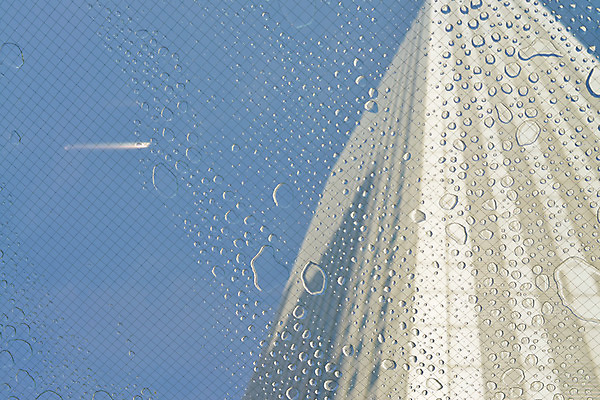 포토 JPG 주간 건축물 로우앵글 창문 하늘 빌딩 사람없음 야외 건물 물 고층빌딩 물방울 도시 국내포토 자연요소 건축 뷰포인트 파일형식