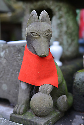 포토 JPG 주간 동물 해외풍경 아시아 종교 조각 일본문화 석조 풍경 사람없음 야외 아웃포커스 조형물 조각상 일본 돌_바위 사찰 일본전통 손수건 동물모양 조각_조소 국내포토 자연요소 모양 동양문화 전통 해외 나라 외국문화 종교건축 촬영기법 미술 조소 파일형식