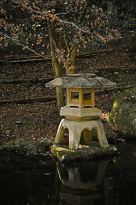 포토 JPG 주간 나무 식물 전통 해외풍경 아시아 일본문화 석조 물그림자 풍경 사람없음 야외 조형물 일본 연못 일본전통 국내포토 자연요소 동양문화 해외 나라 외국문화 그림자 미술 파일형식